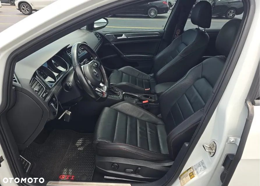 Volkswagen Golf - 7