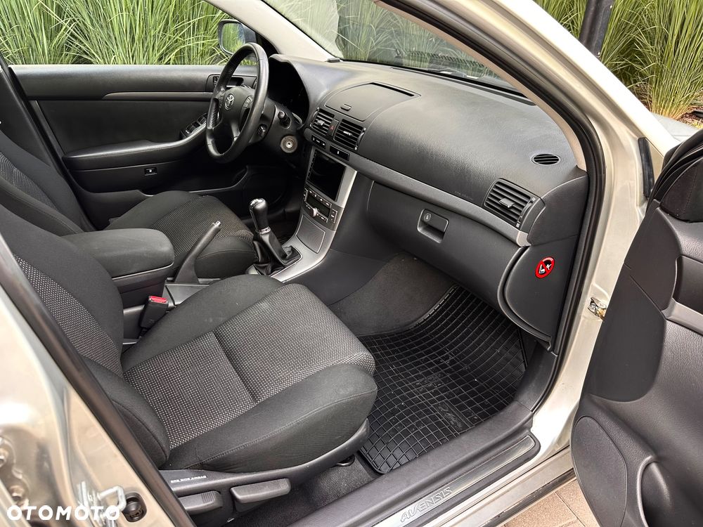 Toyota Avensis 2.0 VVT-i Team - 12