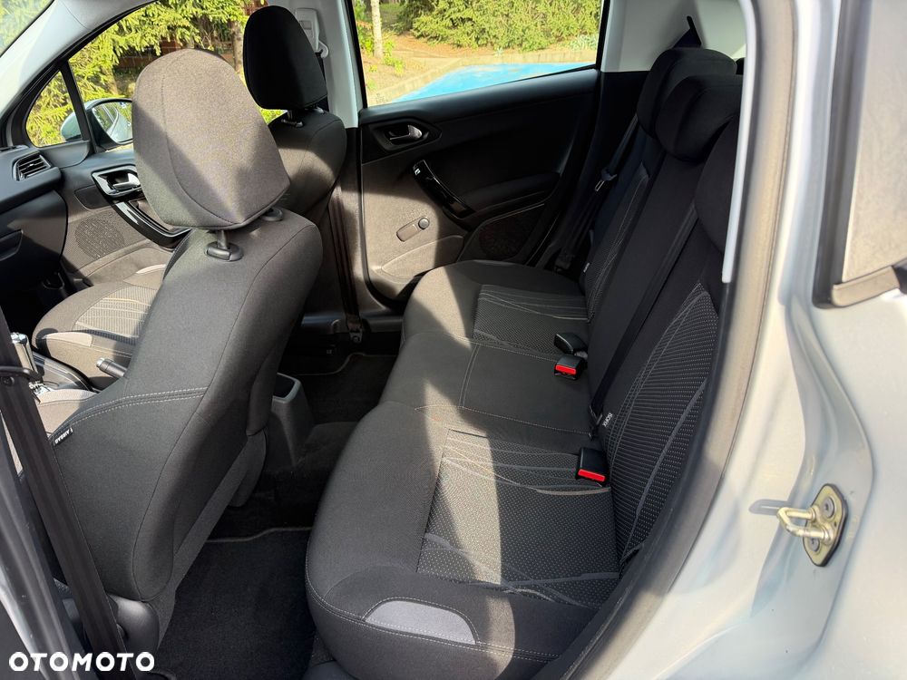 Peugeot 208 - 17
