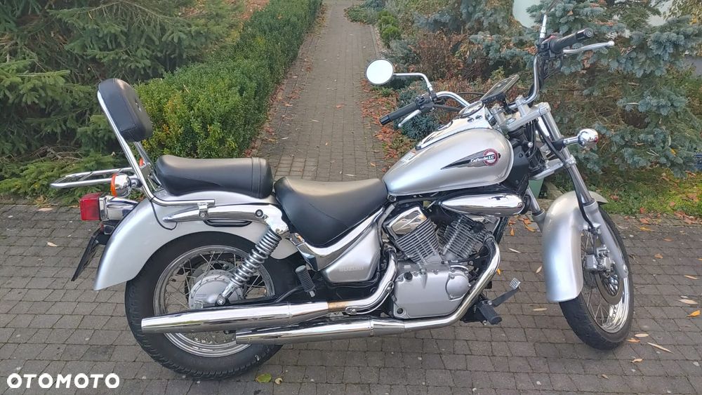 Suzuki Intruder - 1