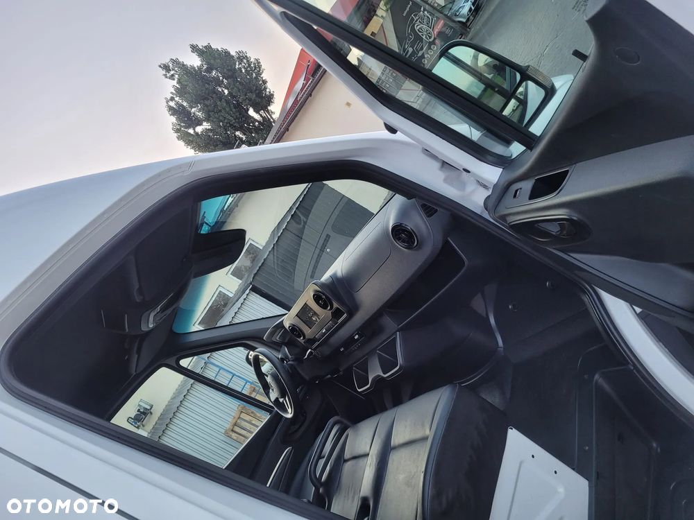 Mercedes-Benz Sprinter - 15