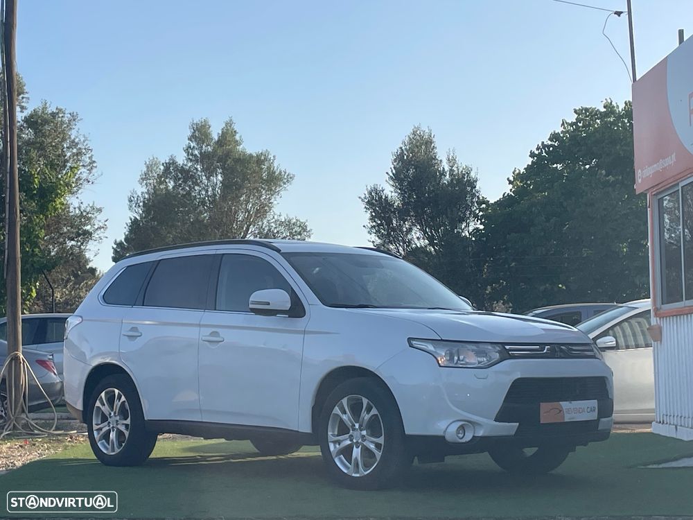 Mitsubishi Outlander 2.2 DI-D Instyle Navi AT 4WD - 2