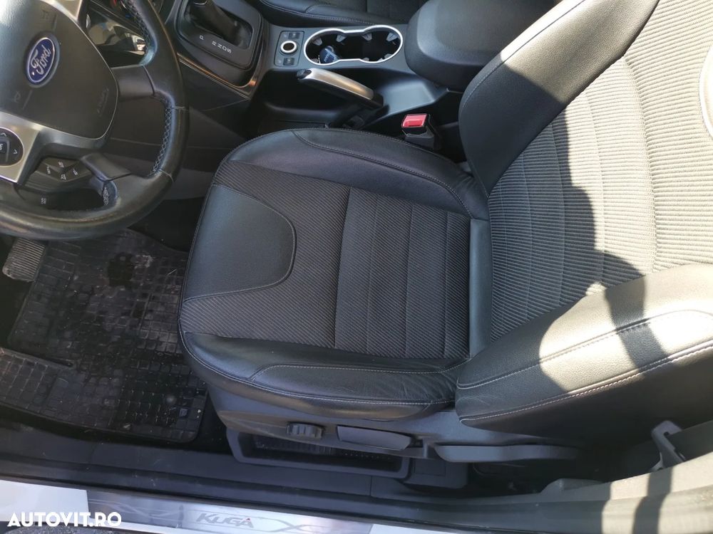 Ford Kuga 2.0 TDCi 4WD Powershift Titanium - 8