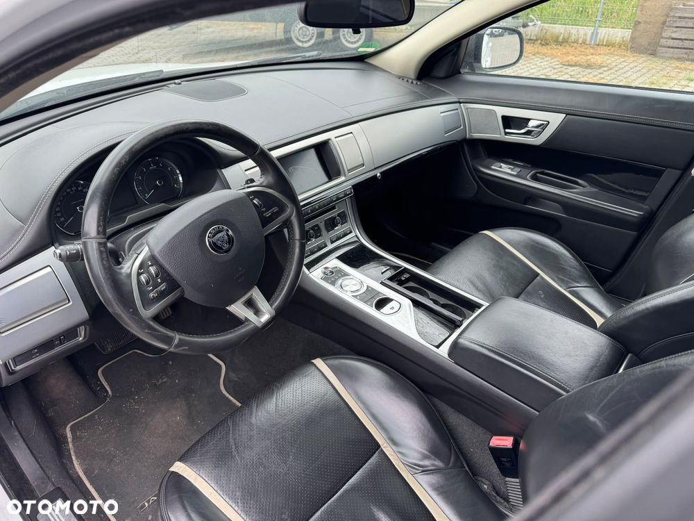 Jaguar XF 35t AWD R-Sport - 7