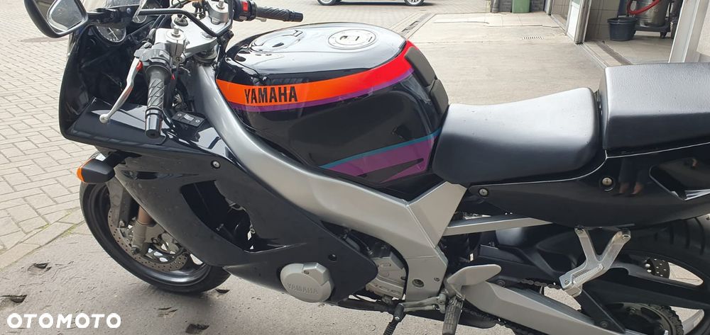 Yamaha FZR - 34