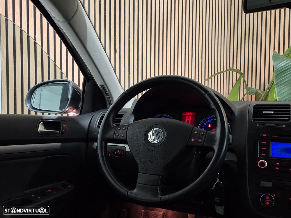 VW Jetta 1.6 FSi Confortline - 23