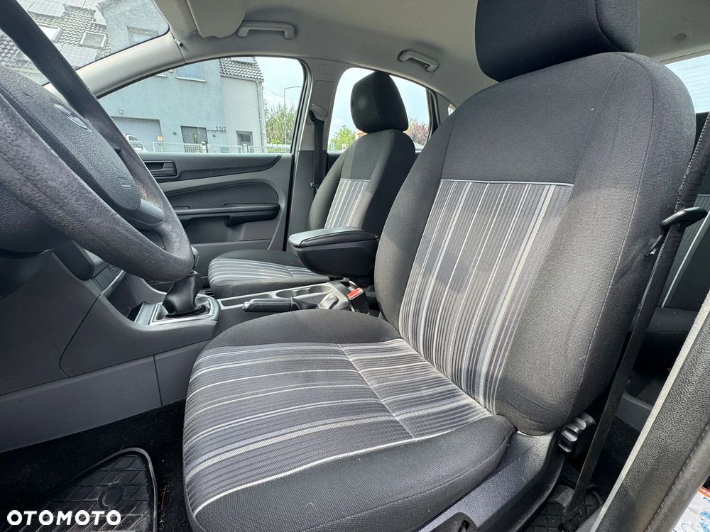 Ford Focus 1.6 Ambiente - 12