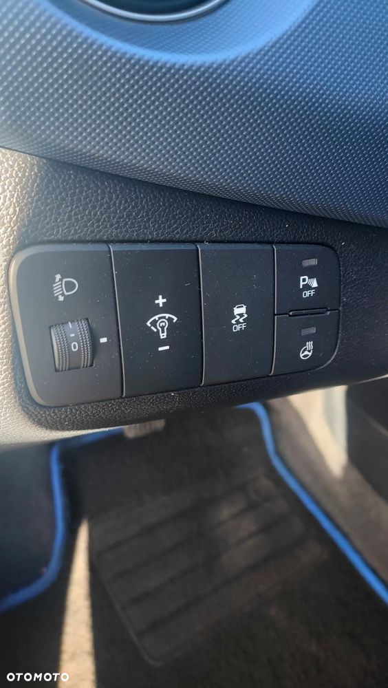 Hyundai i10 1.0 Fifa World Cup Edition - 25