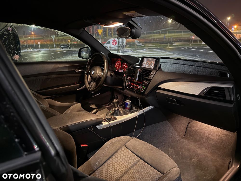 BMW Seria 2 218d - 26