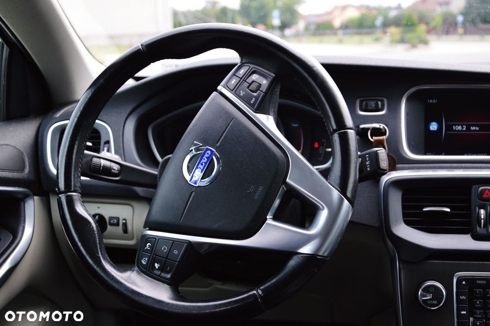 Volvo V40 D4 Summum - 24