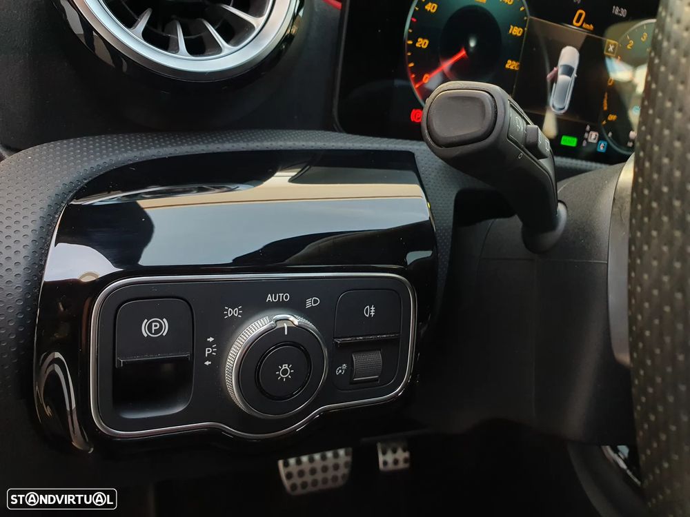 Mercedes-Benz A 250 e AMG Line - 25