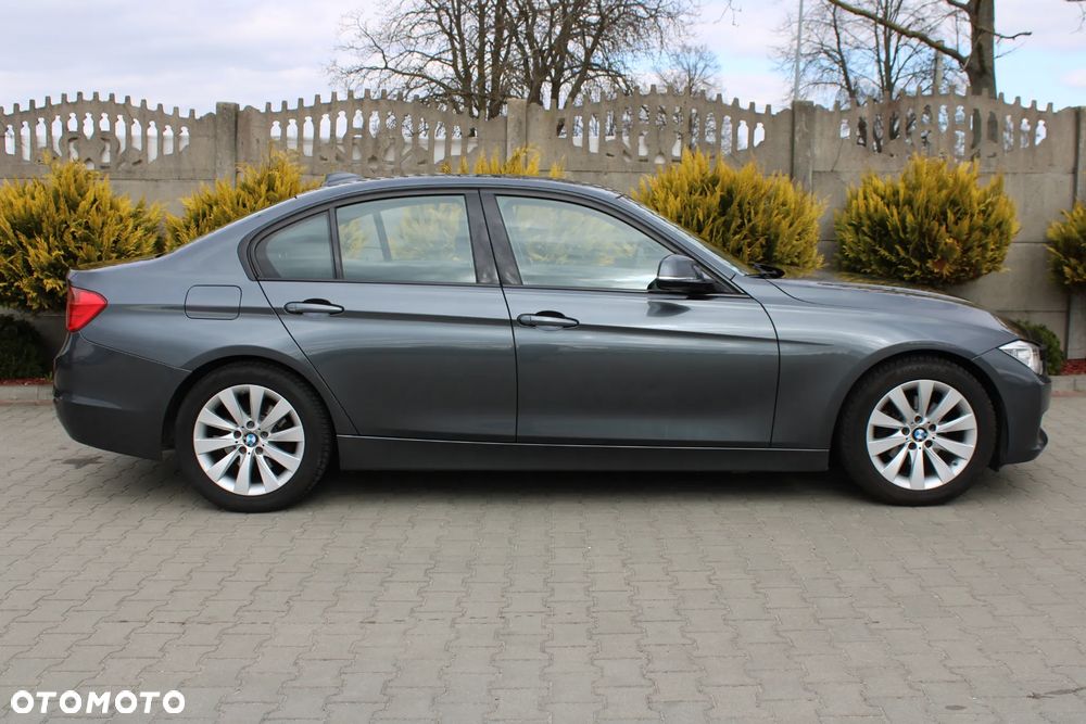 BMW Seria 3 320d DPF Edition Fleet Sport - 11