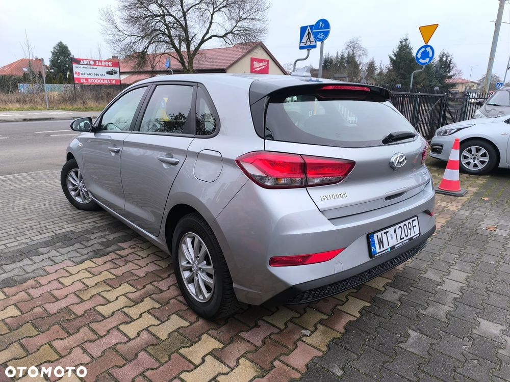 Hyundai i30 1.5 DPI Classic + - 5