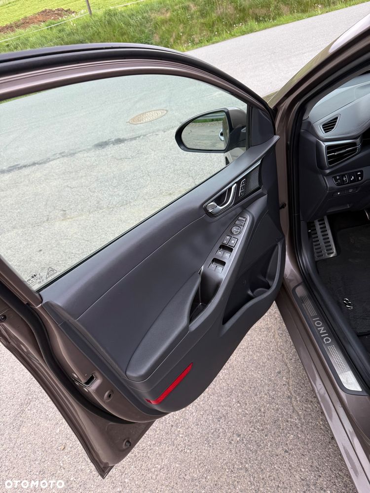 Hyundai IONIQ 1.6 GDI Premium - 10