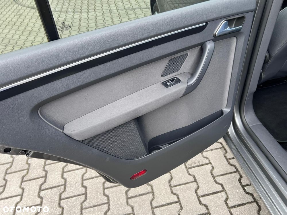 Volkswagen Touran 1.2 TSI STYLE - 23