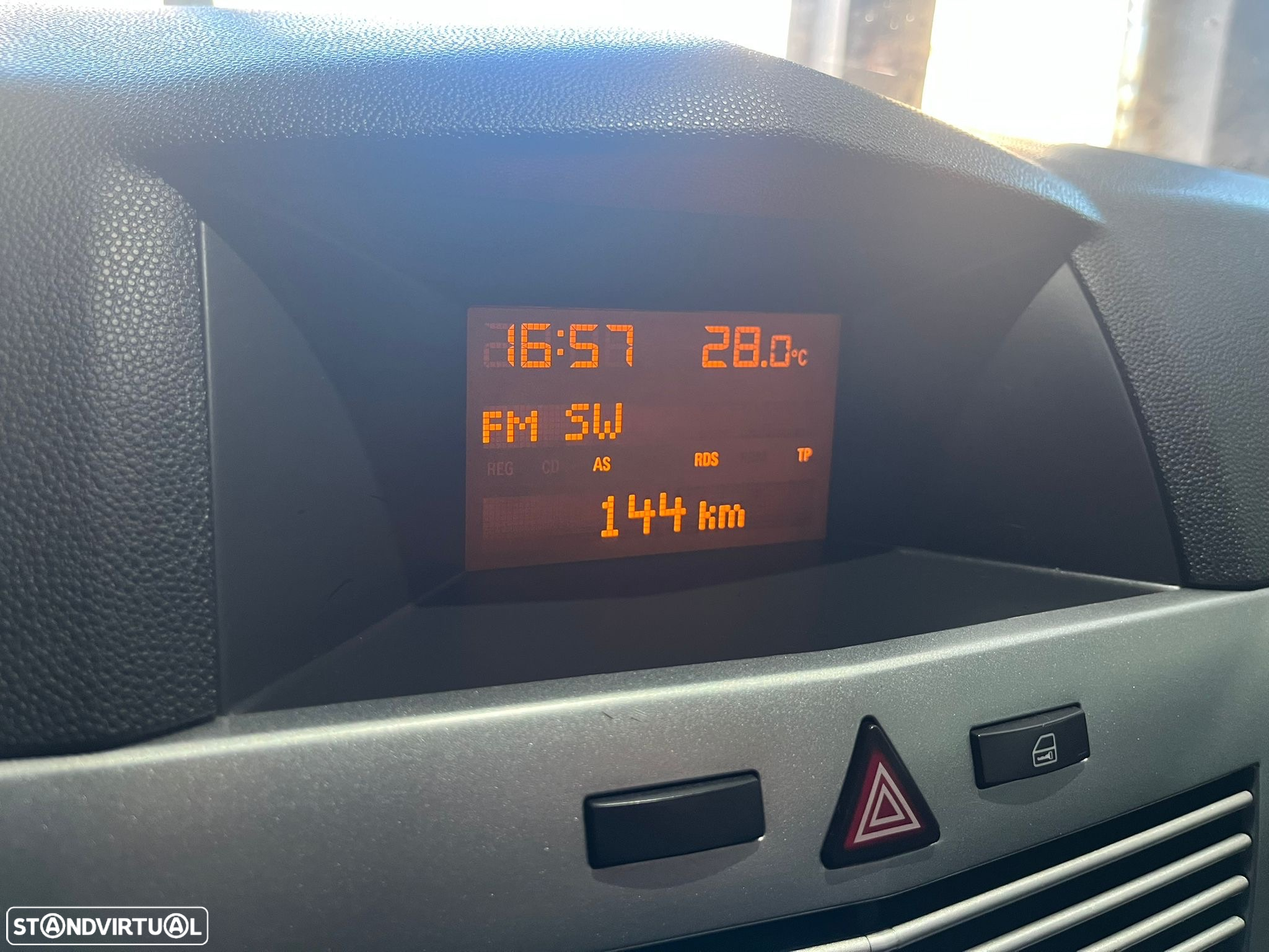 Opel Astra GTC 1.3 CDTi - 16