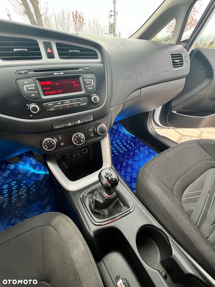 Kia Ceed 1.6 CRDi 128 ISG SW Vision - 14