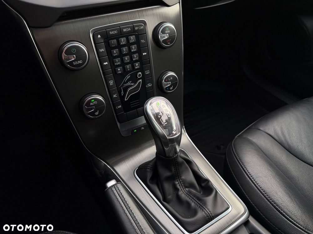 Volvo V40 D3 Geartronic Summum - 16