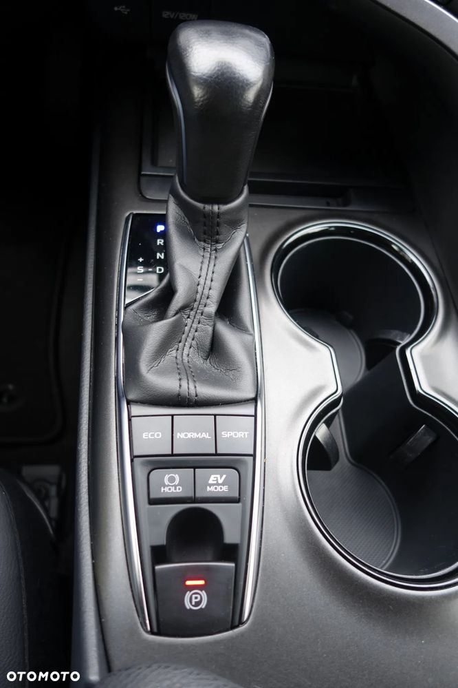 Toyota Camry 2.5 Hybrid Prestige CVT - 17