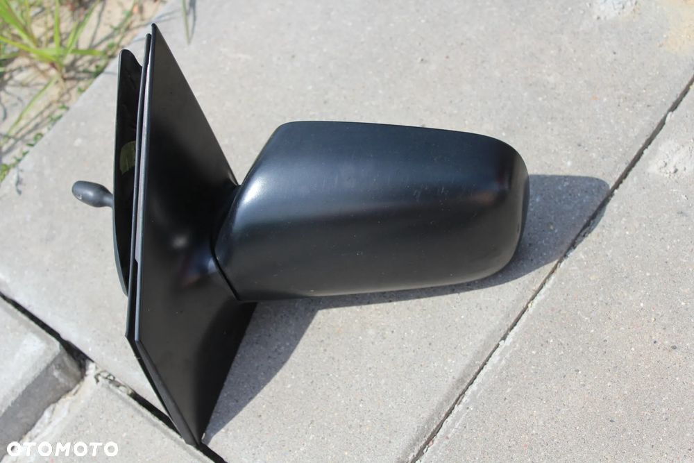 LUSTERKO LEWE YARIS I FRANCJA 3D MANUAL - 2