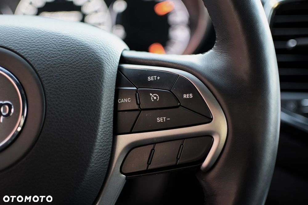 Jeep Grand Cherokee - 17