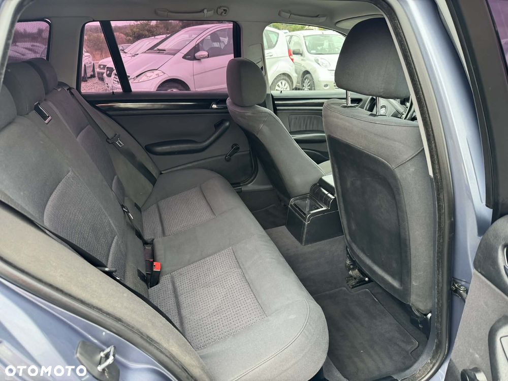 BMW Seria 3 318i - 10