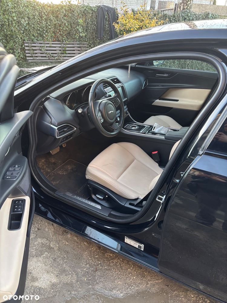 Jaguar XE 2.0 T AWD Prestige - 12