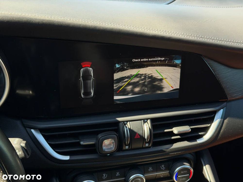 Alfa Romeo Giulia - 19