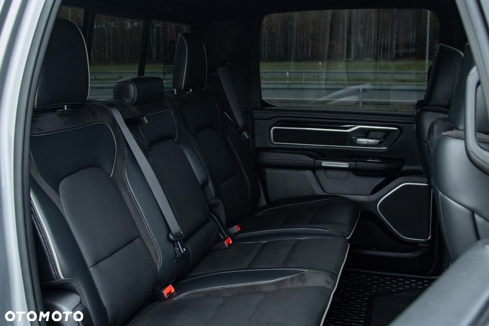 RAM 1500 5.7 Crew Cab Shortbed Laramie Black - 31