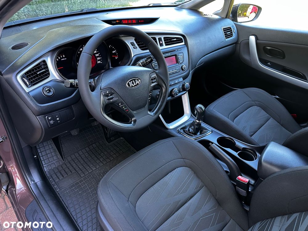 Kia Ceed 1.4 CVVT Attract - 32