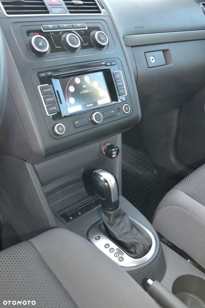 Volkswagen Touran - 12