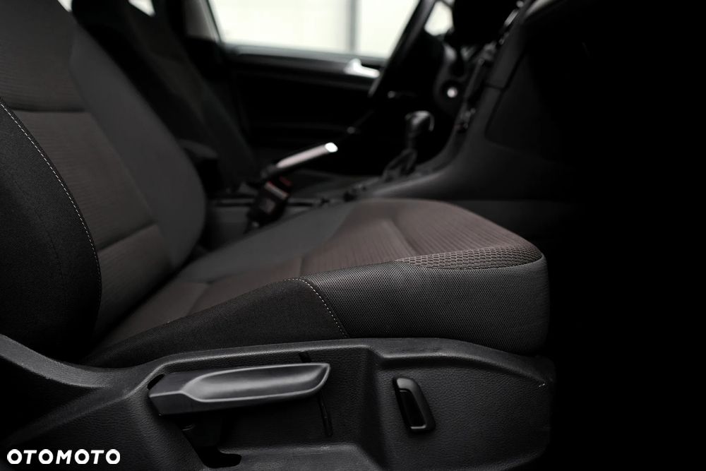 Volkswagen Golf - 21