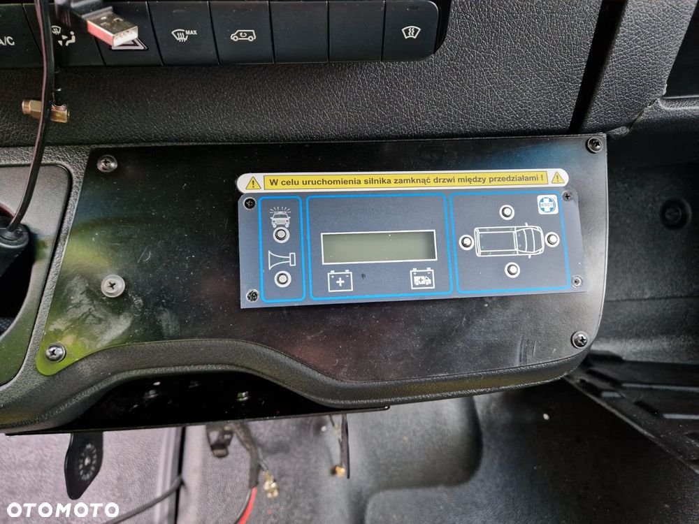 Mercedes-Benz Sprinter - 13