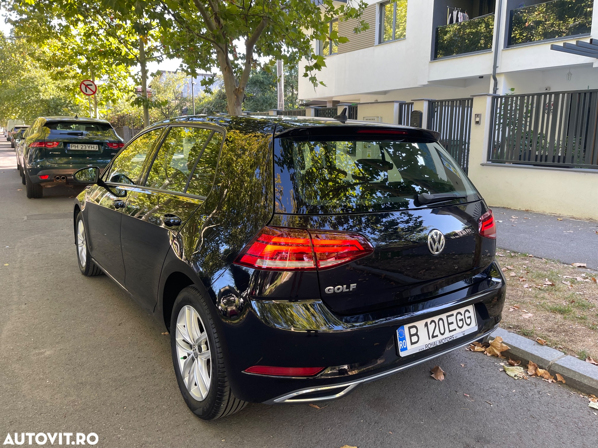 Volkswagen Golf - 11