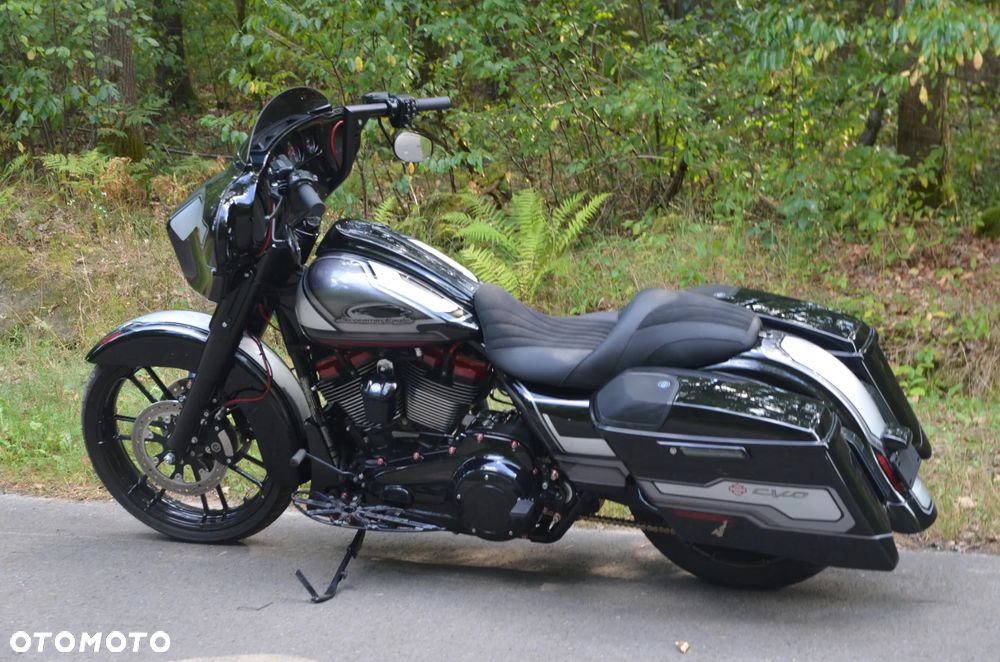 Harley-Davidson Touring Street Glide - 24