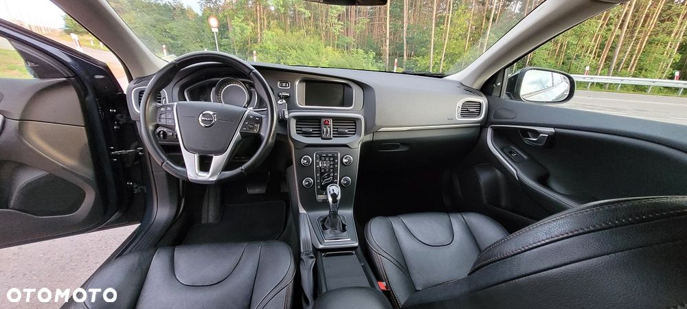 Volvo V40 Cross Country - 10