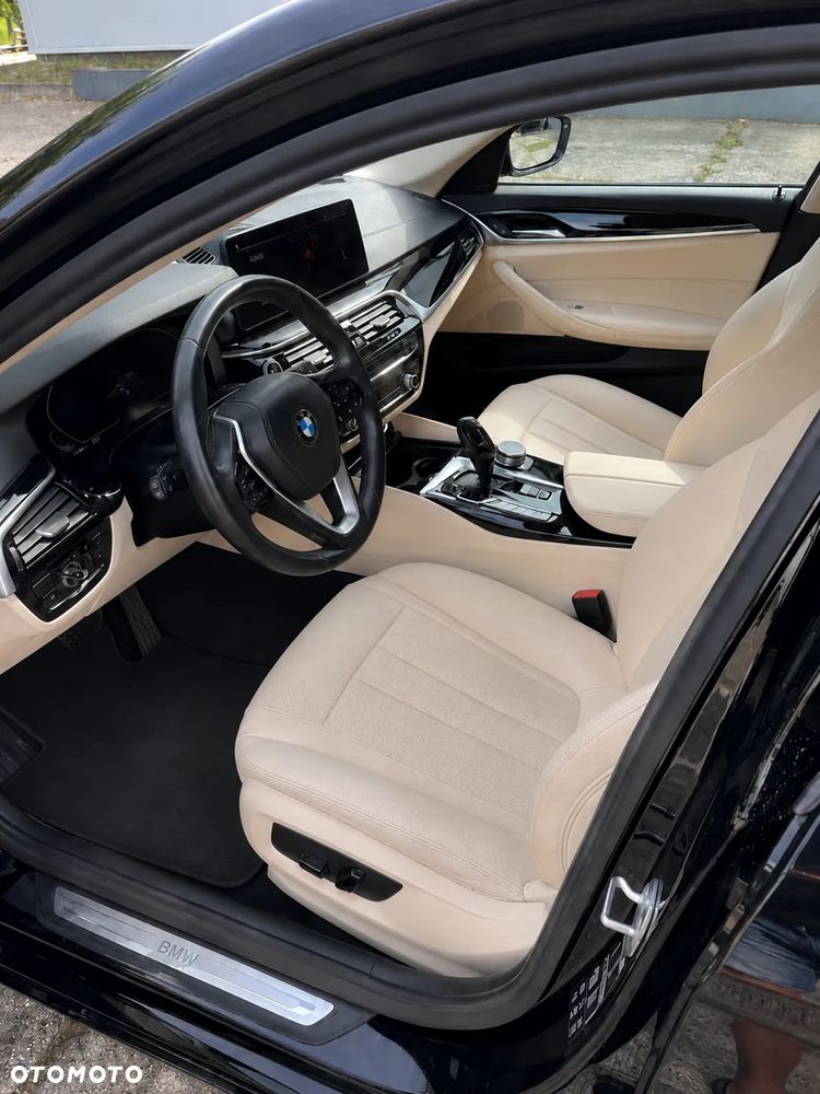 BMW Seria 5 520d xDrive - 7