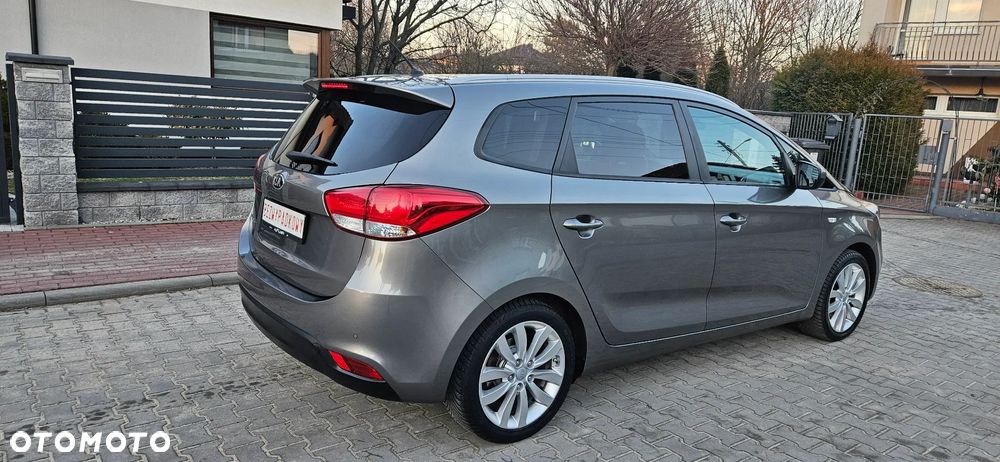 Kia Carens - 10