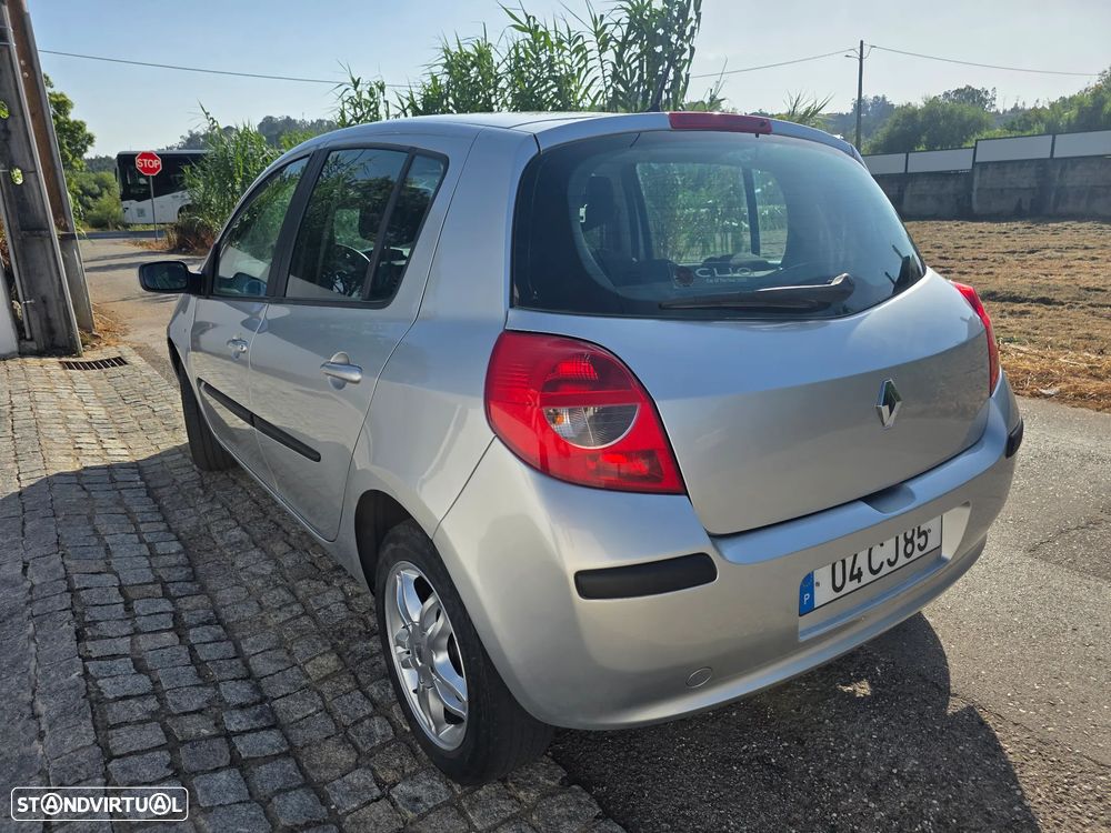 Renault Clio 1.2 16V Confort - 9