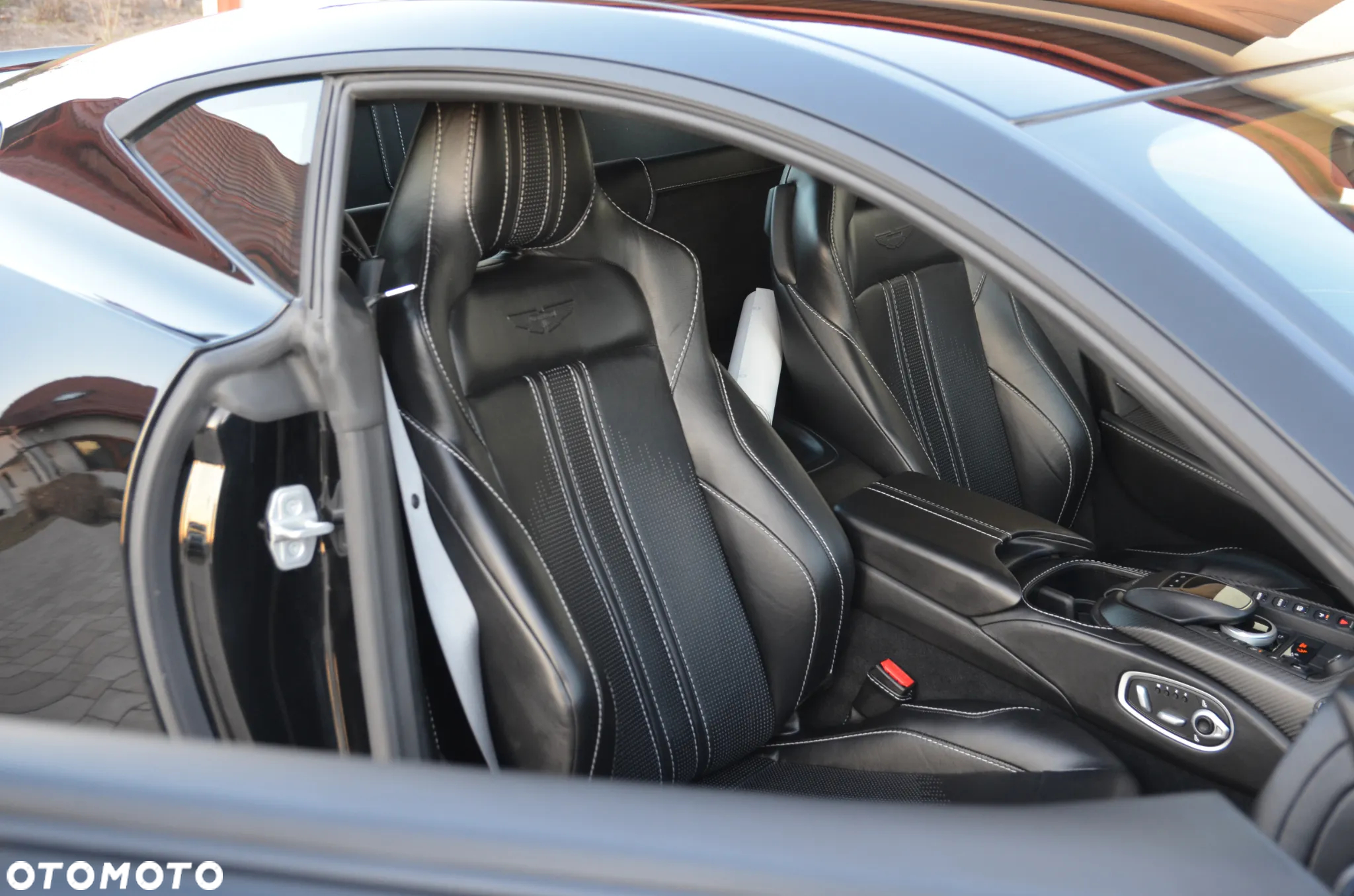 Aston Martin V8 Vantage Standard - 23