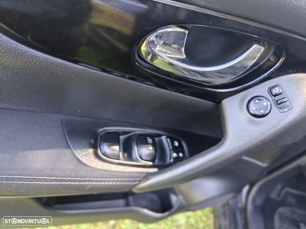 Nissan Qashqai 1.5 dCi N-Connecta 18 - 23