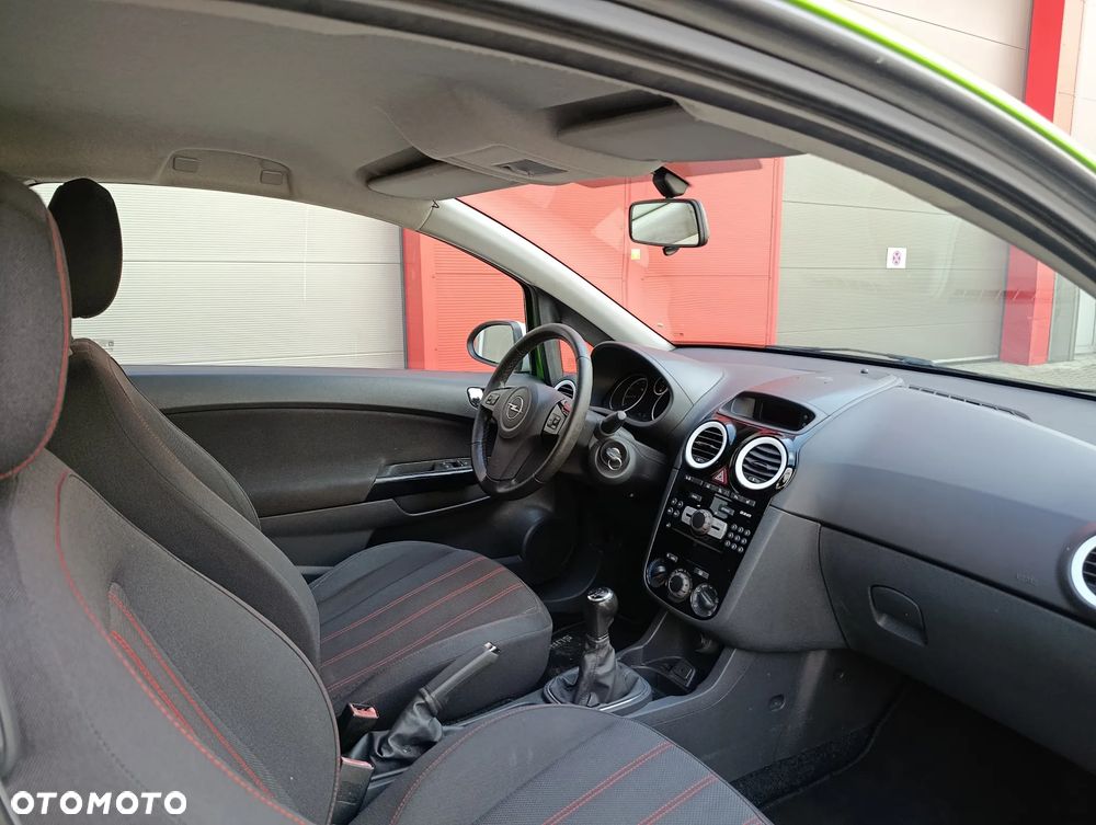 Opel Corsa 1.4 16V Sport - 11