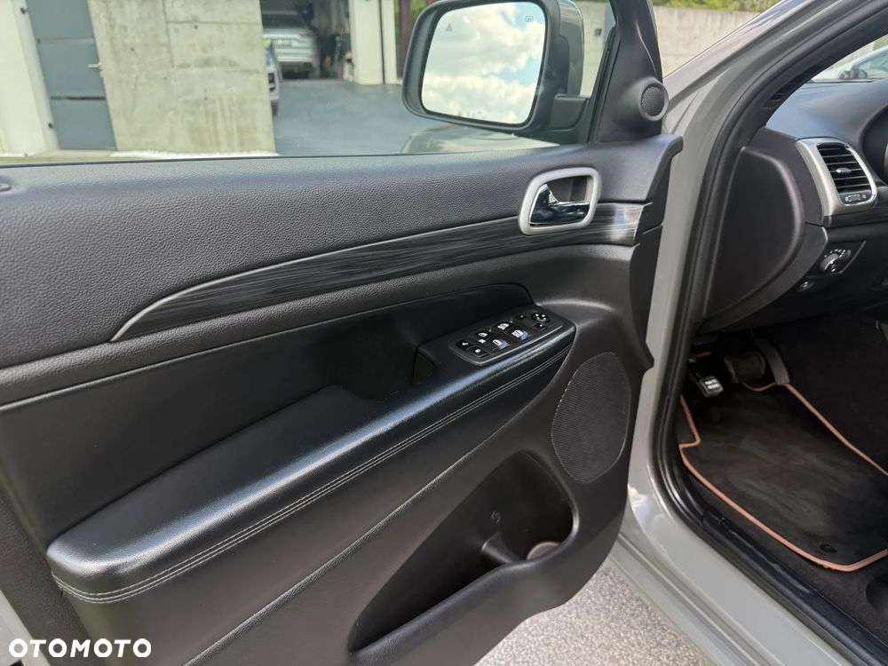 Jeep Grand Cherokee - 10
