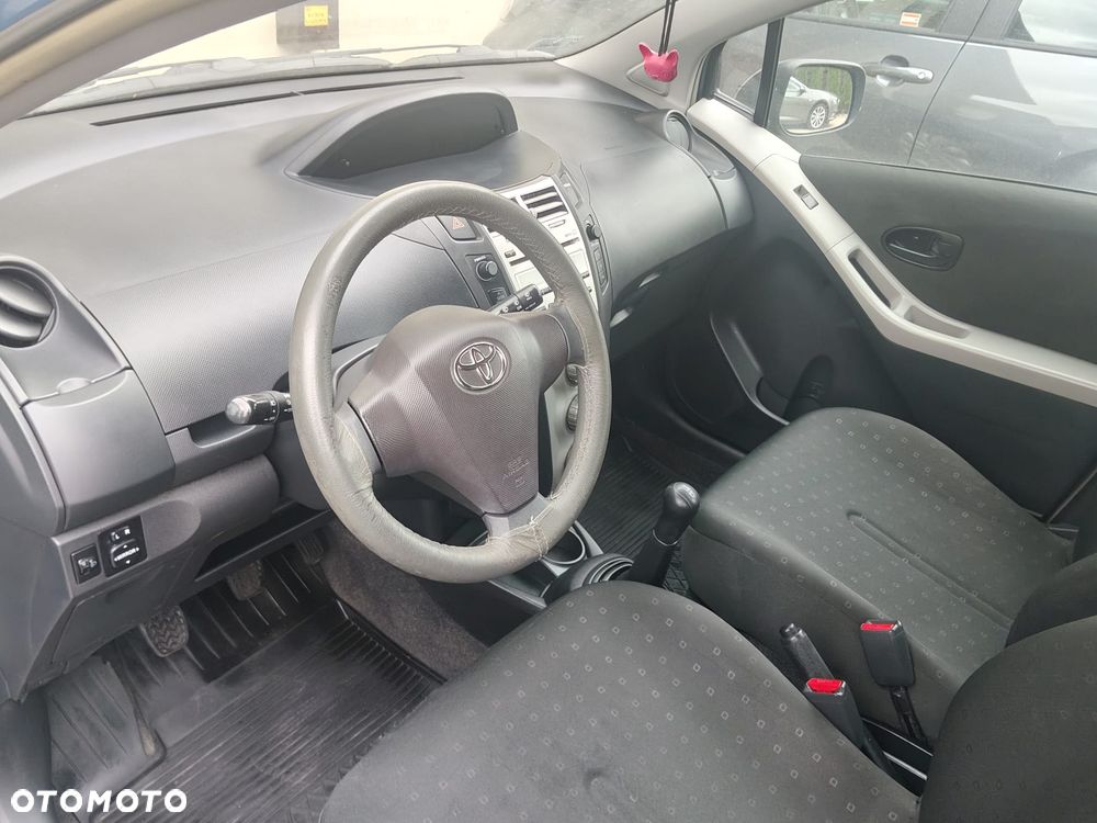 Toyota Yaris - 4