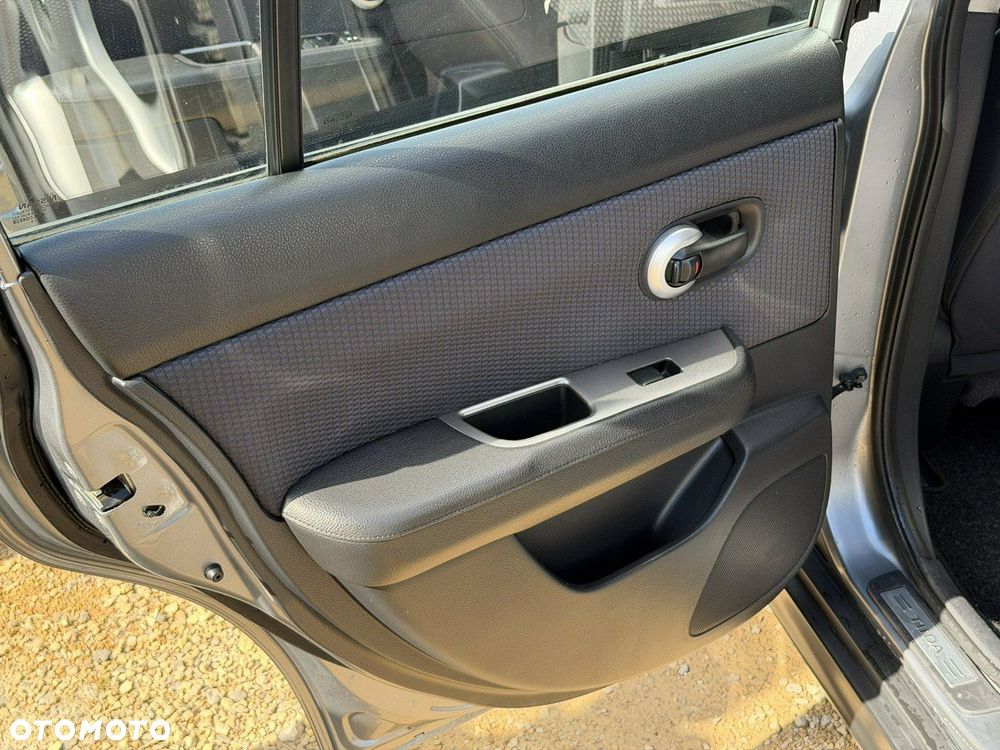 Nissan Tiida - 13