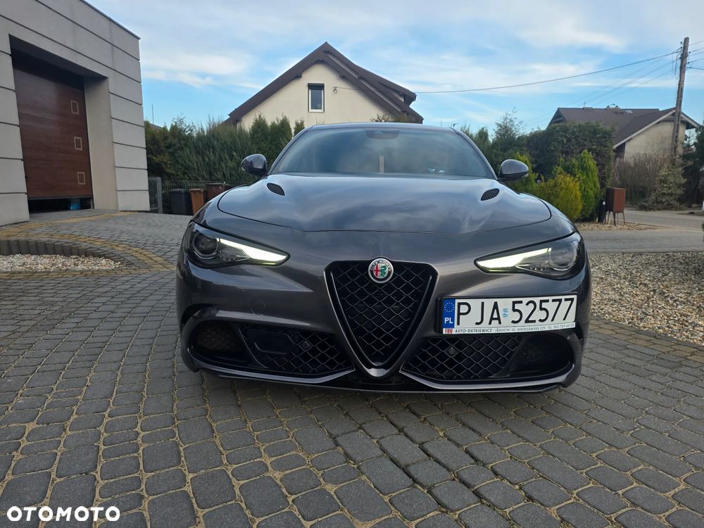 Alfa Romeo Giulia 2.9 V6 Bi-Turbo AT8 Quadrifoglio - 4