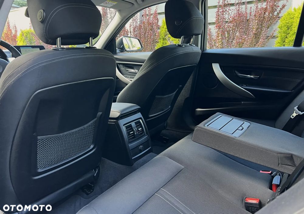 BMW Seria 3 318i Sport Line - 12