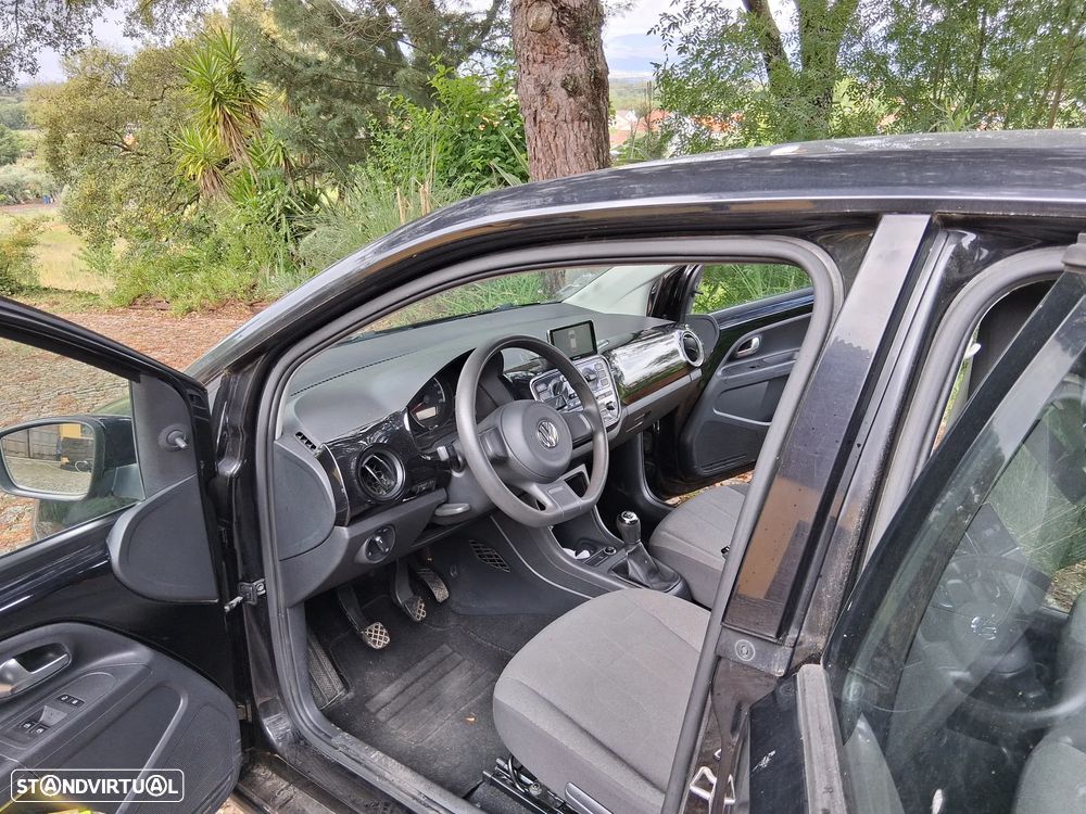 Volkswagen Up 2015 photo 2