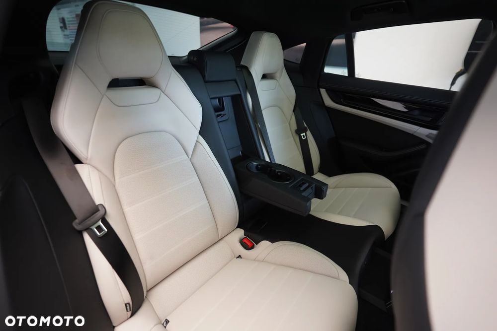 Porsche Panamera - 12
