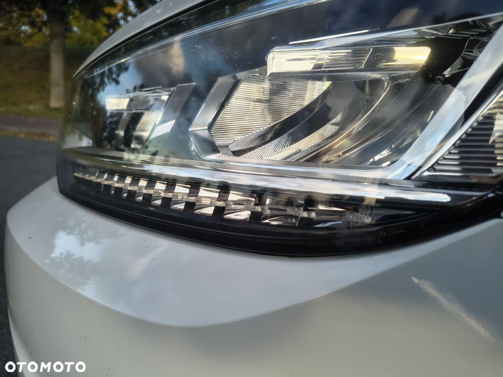 Volkswagen Touran - 15